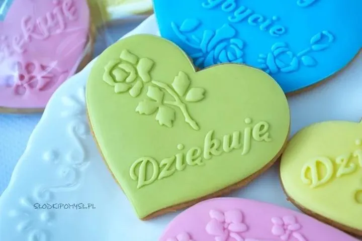 Cudowne inspiracje: jak dekorować ciasteczka na święta w prosty sposób