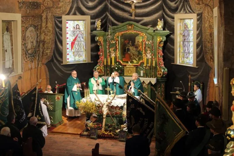 Ile kosztuje zamówienie mszy? Przewodnik po darach i zwyczajach