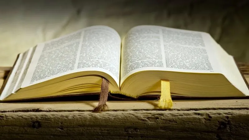 Jakie pismo święte wybrać dla siebie? Przewodnik dla poszukujących duchowego wsparcia