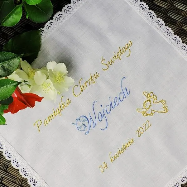 Jakie znaczenie ma szatka do chrztu i jak ją wybrać?