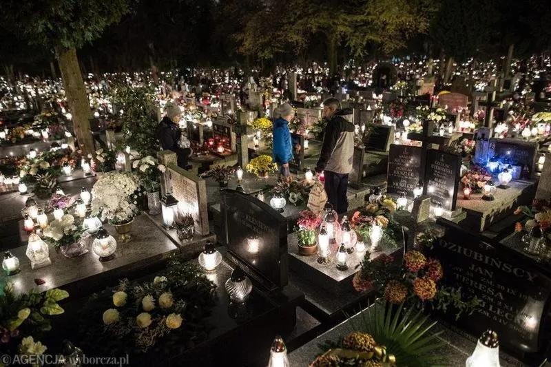 Skąd wywodzi się tradycja święta wszystkich świętych?