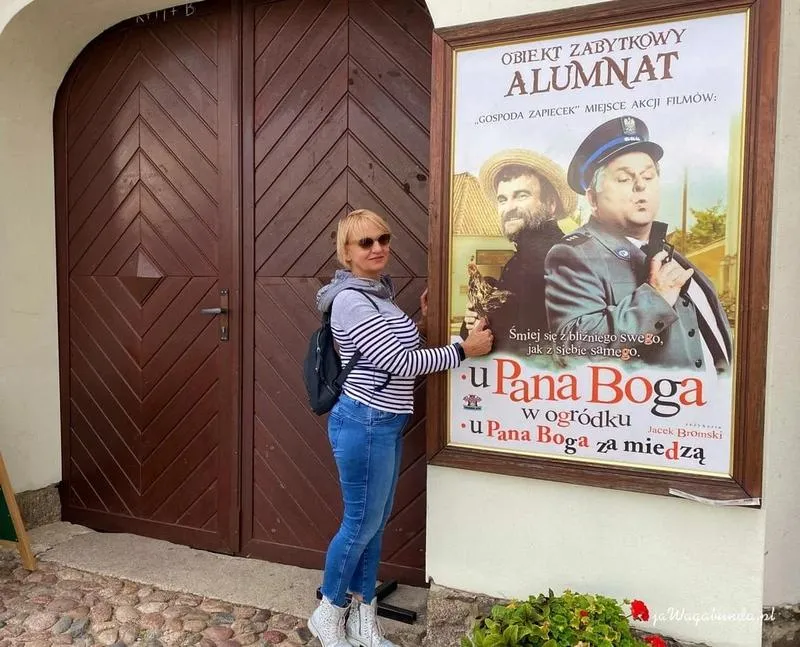 Zaskakujący występ: kto wciela się w rolę księdza w filmie "U Pana Boga w ogródku"?