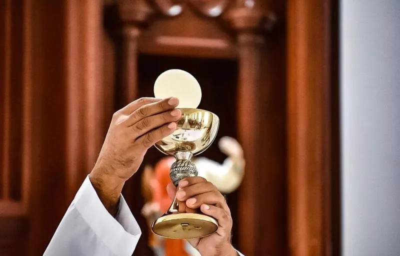 Zgłębianie tajemnicy: co to jest sakrament eucharystii?