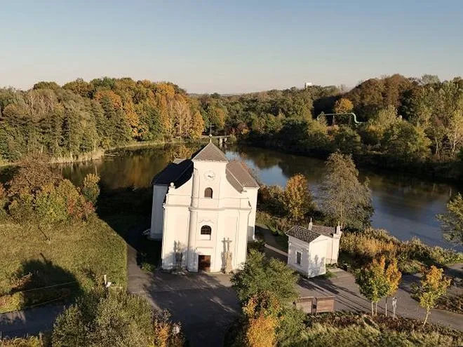 Kobieta w kościele